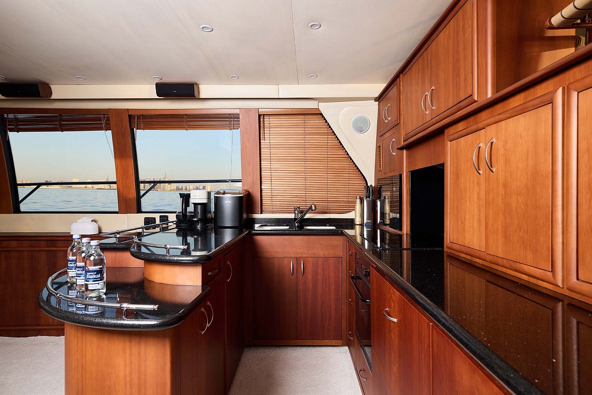 Аренда яхты Carver 60 Mila в Санкт-Петербурге